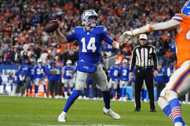 Mike Macdonald respaldó a Sam Darnold como quarterback titular de Seattle, pese a las críticas por sus actuaciones durante la temporada de la NFL.