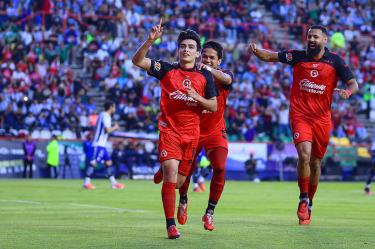 Gilberto Mora recibió elogios de Diego Lainez