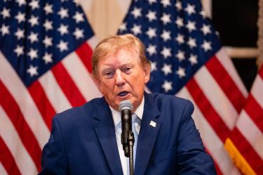 Donald Trump firmó una orden ejecutiva que suspende sanciones y aranceles al sector energético de Rusia tras pactar con Putin el suministro de diésel.