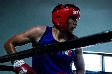 Josué Zepeda, boxeador mexicano de 17 años, consiguió su primera victoria en el Campeonato Mundial Sub-19 en Montenegro