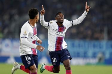 Ousmane Dembélé celebra su gol ante Racing de Estrasburgo antes de medirse al Barcelona en Champions League.