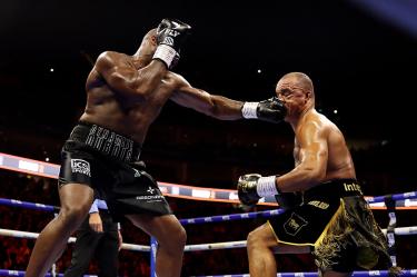 Daniel Dubois fulminó a su compatriota a Fabio Wardley en dos rounds para conservar la corona de los pesos pesados de la Organización Mundial de Boxeo