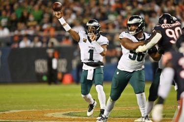 Jalen Hurts deja en un momento clave de la temporada a los Philadelphia Eagles debido al coágulo en la pantorrilla.