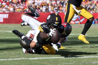 Germie Bernard fue uno de los más destacados receptores de Steelers con 11 pases atrapados.