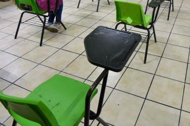 El docente perdió el puesto de la dirección del plantel tras ser detenido, luego de que una menor de edad, alumna de esa escuela, lo denunciara por presunto abuso sexual.
