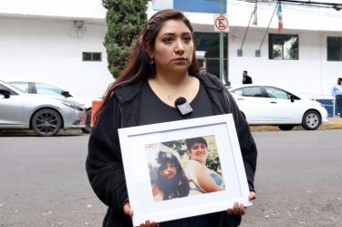 Nadia Valencia Flores lleva casi cuatro años exigiendo justicia por la muerte de su madre, Sandra Candelaria Flores Rentería.