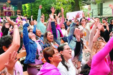 El Boom Camp es un espacio gratuito para mujeres con cáncer de mama, donde sus voces son escuchadas.