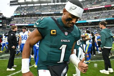 Jalen Hurts, campeón de la NFL con los Philadelphia Eagles en 2025, tendrá un largo periodo de recuperación antes de volver a las actividades deportivas.