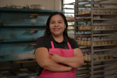 Detrás de tiendas, farmacias, cafeterías y talleres ocurren cosas extraordinarias.