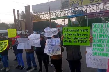 Los afectados realizaron un bloqueo en la carretera federal México-Texcoco para demandar la mediación y protección de las autoridades.
