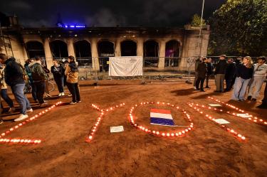 Varias ciudades de Francia aplican toques de queda ante saqueos masivos y disturbios por el alto costo de la vida.