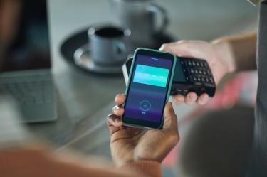 Los datos incluidos en el propio dictamen del Senado confirman que en México se prefiere usar efectivo, aun cuando ha crecido el comercio electrónico.