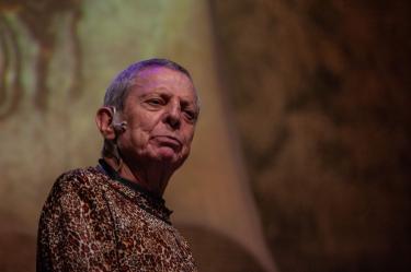 A César Bono le fue extirpado un tumor de un párpado.