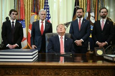 Durante la primera presidencia de Trump (2017-2021), el baile de portavoces y altos funcionarios fue constante.
