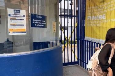entrada de la universidad