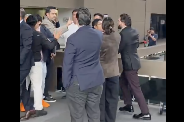 El legislador priista Carlos Eduardo Gutiérrez Mancilla persiguió e insultó a Jorge Álvarez Máynez en la explanada de la Cámara.