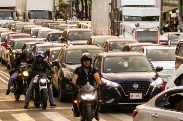 En Nuevo León proponen suspender licencias de conducir a quienes cometan acciones que generan riesgo en la vialidad, como cambios bruscos de carril, insultos o atravesarse.