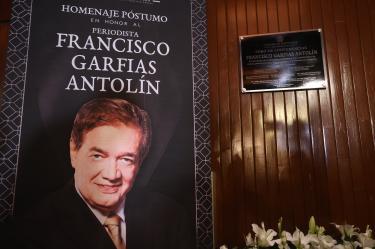 Familiares de Francisco Garfias y autoridades de la Cámara de Diputados develan la placa que da su nombre al llamado chacalódromo.
