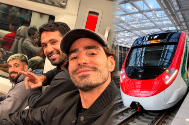 Antonio Briseño compartió en Instagram su viaje con Luan García y Bruno Méndez en el Tren Interurbano.