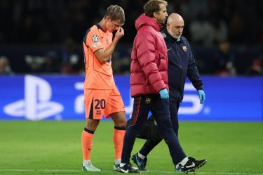 Dani Olmo salió lesionado ante el PSG y se perderá el Clásico frente al Real Madrid\.