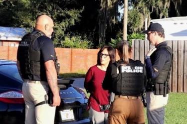 La alcaldesa de Kissimmee, Jackie Espinosa, fue arrestada en Florida mientras enfrenta una investigación por presunto fraude organizado y conflicto de intereses.