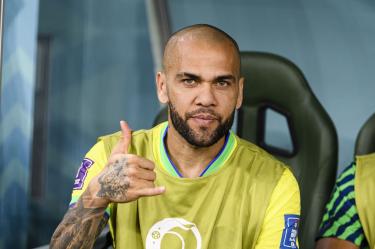 Dani Alves dio un giro inesperado a su vida.