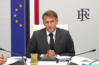 El presidente francés Emmanuel Macron anunció restricciones a las manifestaciones y nuevas medidas de seguridad tras los disturbios registrados en varias ciudades del país.