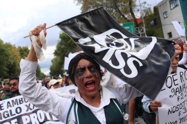 Marcha de trabajadores del IMSS
