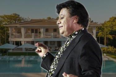 Mansión de Juan Gabriel en venta.