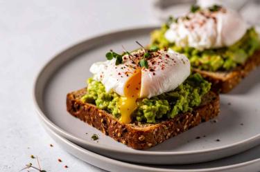 Receta de avocado toast con huevo