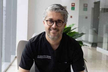 El doctor Andrés Pérez Bañuelos hizo énfasis en que esta enfermedad tiene antecedentes hereditarios.