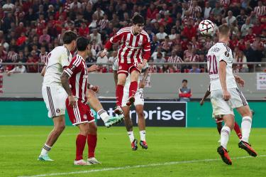 Armando González provocó el autogol del Sparta Praha.