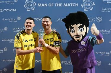 Cristiano Ronaldo le cedió el MVP a su compañero Abdullah Al Hamddan