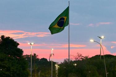 Lula y Flávio Bolsonaro se enfrentan el domingo en el balotaje de Brasil.