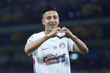 Roberto Alvarado metió el único gol de Chivas ante Rayados