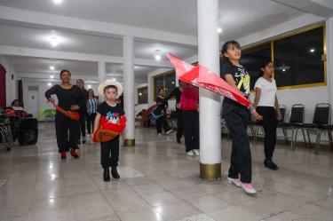 El Colectivo Folklórico Masehua’ayotl está integrado en su mayoría por vecinas de la colonia Bosques de Aragón, de Nezahualcóyotl.