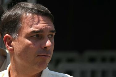 Flavio Bolsonaro declaró que un juez de la Corte Suprema le había prohibido salir de Brasil, un día después de haber perdido las elecciones presidenciales y de haberse negado a reconocer su derrota.