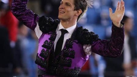 Julián López corta dos orejas en el festejo 4 de la Temporada Grande. (EFE)