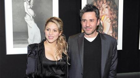 Shakira realiza su primera aparición pública tras dar a luz al pequeño Milan en la exposición fotográfica de Jaume de Laiguana. (Especial)