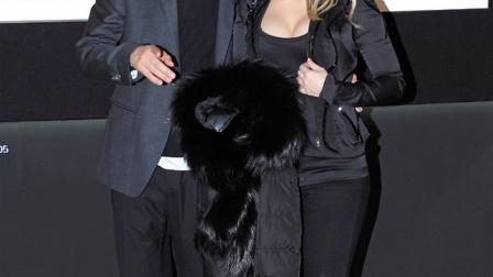 Aunque Shakira apareció con un look muy discreto lo que más llamó la atención fue su generoso escote. (Especial)