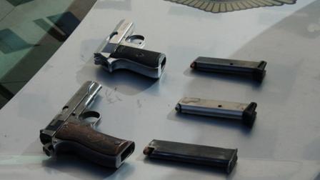 A los detenidos se les aseguraron dos armas de fuego calibre nueve milímetros, que momentos antes habían arrojado en la entrada del hotel, y 20 cartuchos útiles calibre 380. (Foto: Cuartoscuro)