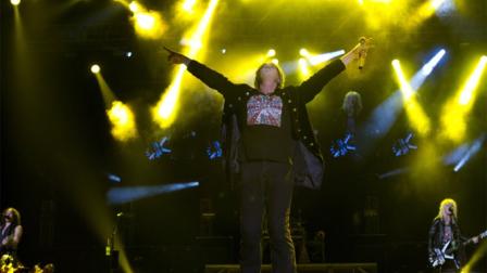 La alineación de Sheffield, Def Leppard, escenificó su rock hard en la Arena Ciudad de México. 