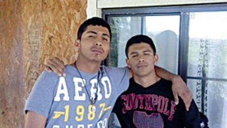 José Antonio (der.) fue asesinado en 2012; fue baleado por agentes migratorios; “te llevo en el corazón, carnalito”, dice su hermano Diego en redes sociales. Foto tomada de Facebook 
