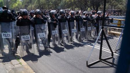 Elementos de la SSPDF realizan un cerco de seguridad en Chivatito. 