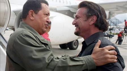 Chávez recibió el 4 de marzo de 2011 a su “buen amigo” el actor estadunidense Sean Penn. (Especial)
