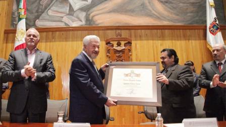 El actor mexicano Ignacio López Tarso recibió el título Honoris Causa de la Universidad de Guadalajara. (Especial)