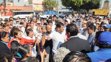 Un grupo de aproximadamente 500 manifestantes, originarios de los ocho barrios de Iztapalapa, inconformes con " El Plan Director de Urbanismo Iztapalapa 2025", agredieron al jefe delegacional de Iztapalapa, Jesús Valencia.