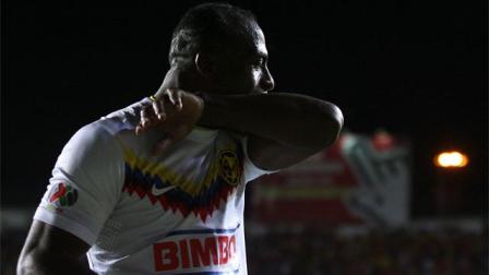 "Chucho" Benítez emparejaría el marcador ante un error de la defensa de Monarcas (Mexsport)