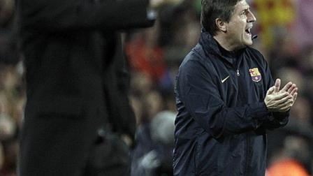 Jordi Roura da indicaciones a los blaugranas (EFE)