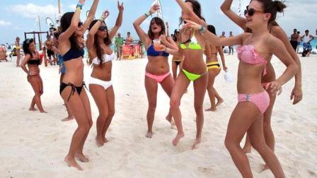 Jóvenes de Estados Unidos encuentran su desfogue en las playas mexicanas